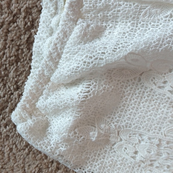 Francesca's White Crochet Lace Fully Lined Beachy Boho Shorts Size S - Picture 2 of 9